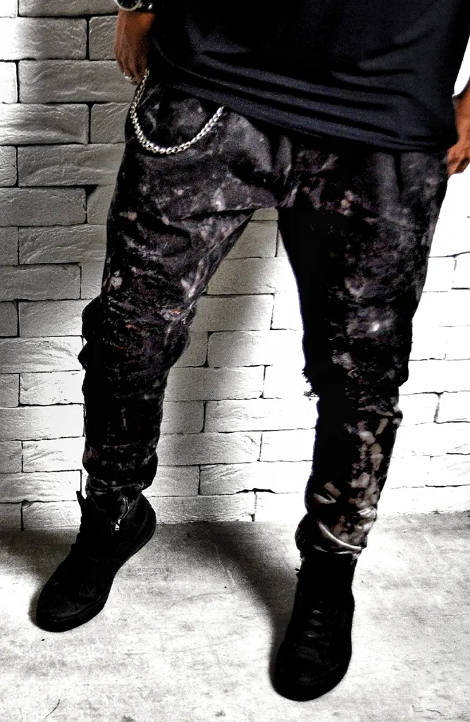 Bleached Twisted Jeans